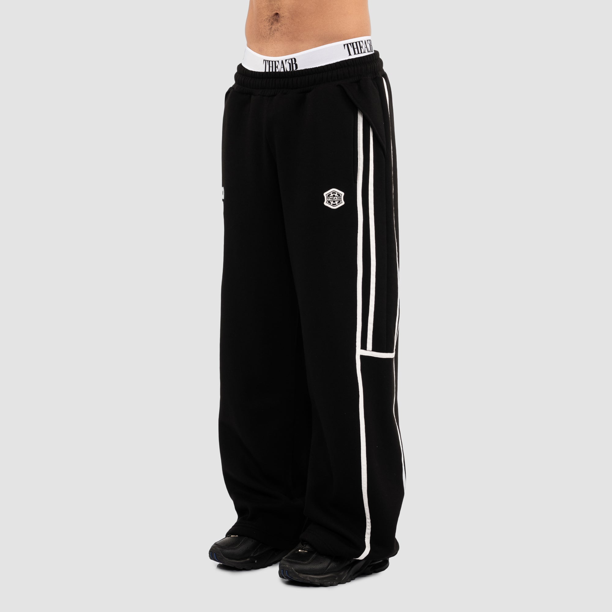 MAGNET TRACKPANTS